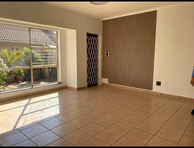 2 BEDROOM TOWNHOUSE FOR SALE IN BIRCHLEIGH NORTH